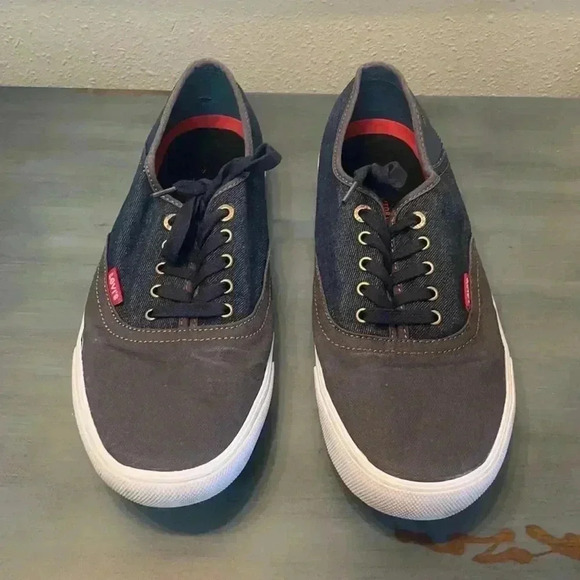 LEVI’S Men’s Shoes - Picture 1 of 8